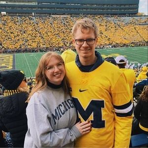 Meet your Posher, Elaine